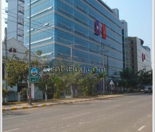 ID: 1075 – Modern office building in city center for lease.
