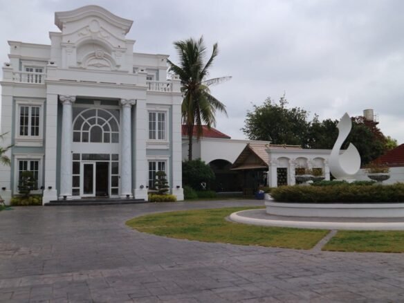 ID: 4057 – Fancy Apartment in town for rent with swimming pool in Chanthabouly district.