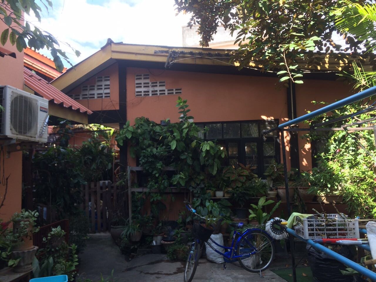 ID: 3836 – The business for rent in City Center and not far from Mekong River.
