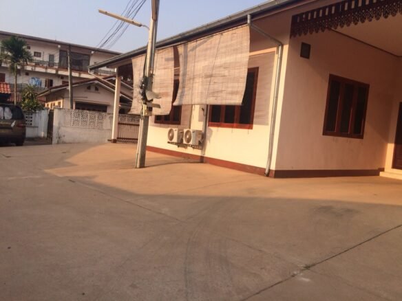 ID: 2464 – Apartment for rent near Japanese embassy and local market.