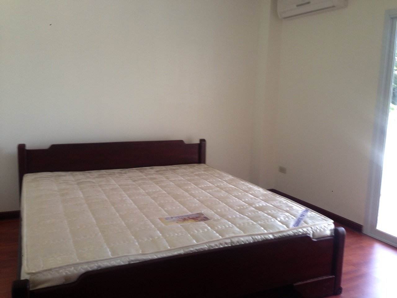 ID: 2811 – Serviced Apartment with swimming pool near Mercure Hotel.