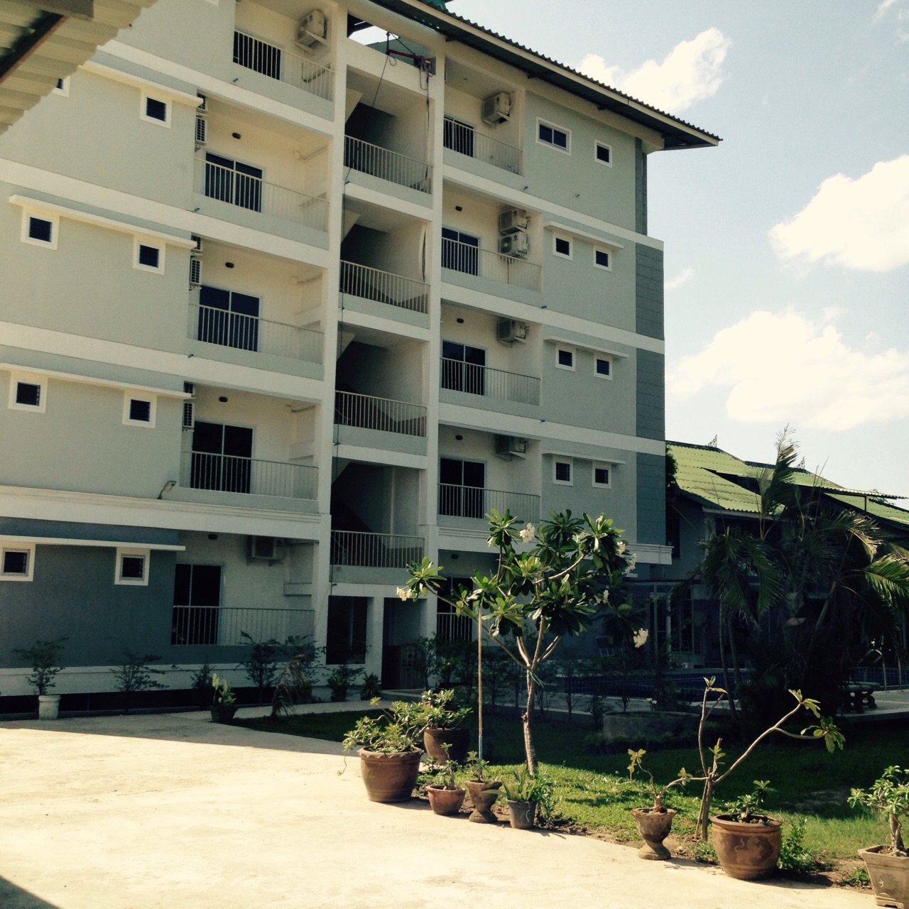 ID: 2811 – Serviced Apartment with swimming pool near Mercure Hotel.