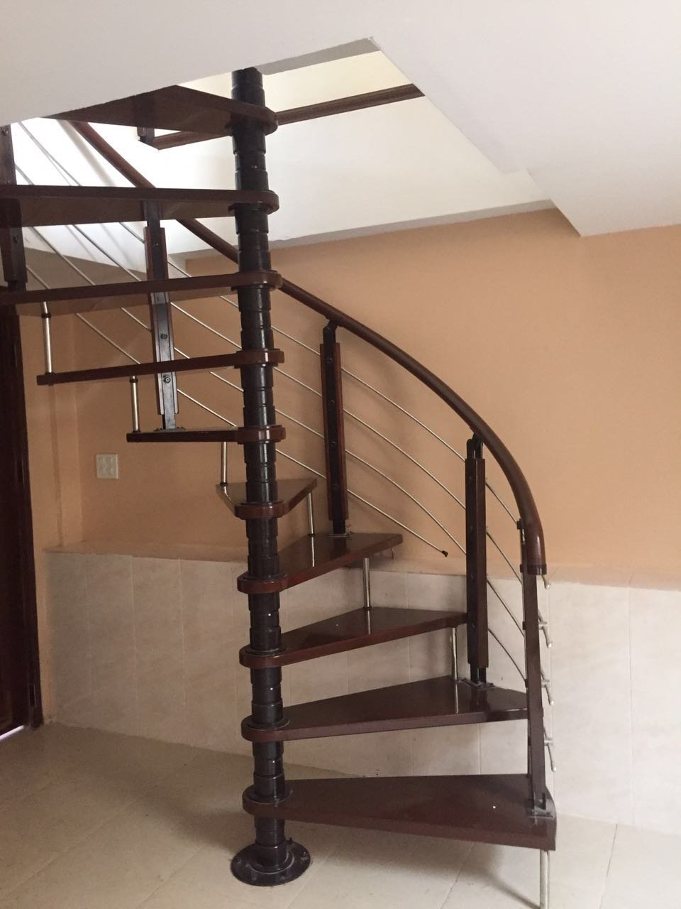 Apartment-for-rent-Sisattanak-Vientiane-Lao20160709_1992 ID: 3220 – New apartment with fully furnished and sizable packing space for rent.