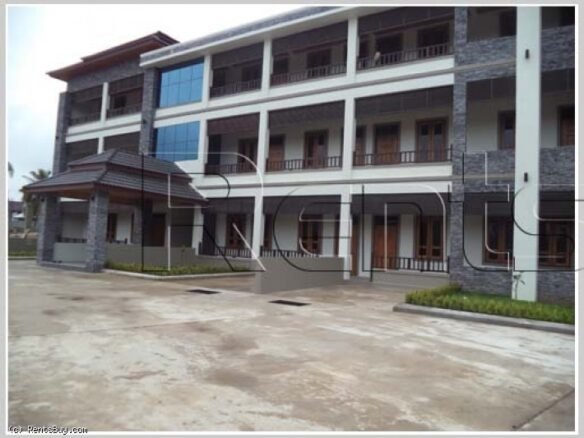 ID: 2404 – New service apartment for rent in town near market.