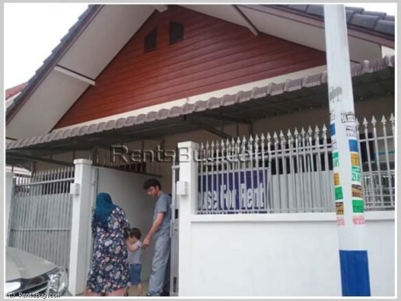 3815-Pretty rowed house  for rent near  Vientiane International School.