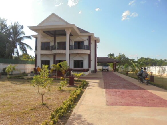 ID: 1429 – Roman style house in Lao Stock Exchange area
