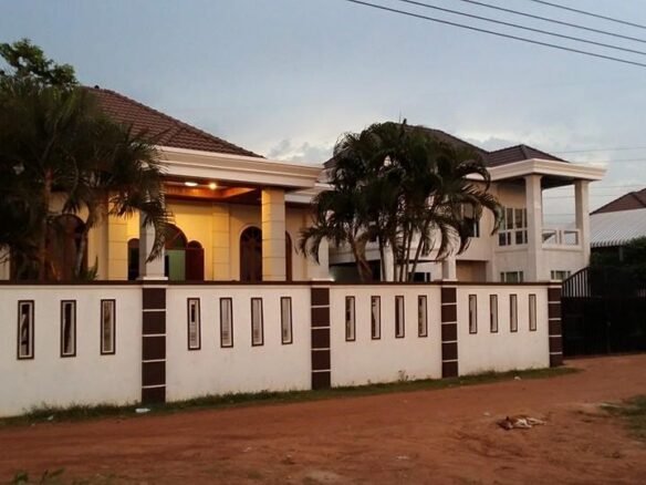 ID: 1544 – Nice modern house in town