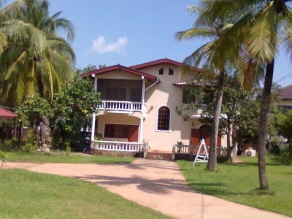 ID: 1056 House for sale with large garden