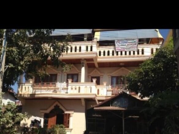 ID: 1733 – House with row house for sale by good access near Asian mall