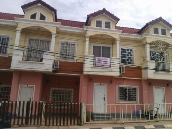 ID: 3188 – Townhouse next to concrete road near Lao ITEC for rent.