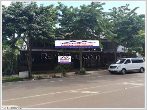 ID: 4199 – Nice Restaurant by concrete road close to Thatluang Temple for rent.