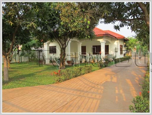 ID: 1671 Beautiful house with large garden at the corner of T-Junctions