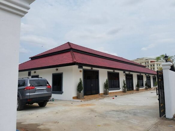 4249-Nice row house t near close to Spanthong Market and 103 Hospital for rent.