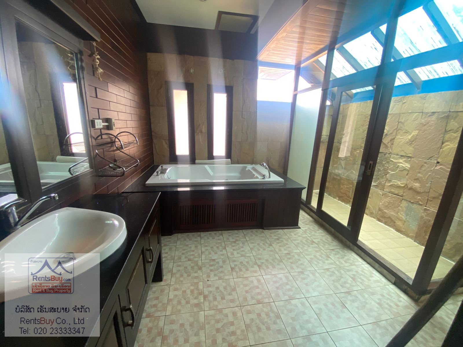 21 ID: 1310 – Brand new house with swimming pool