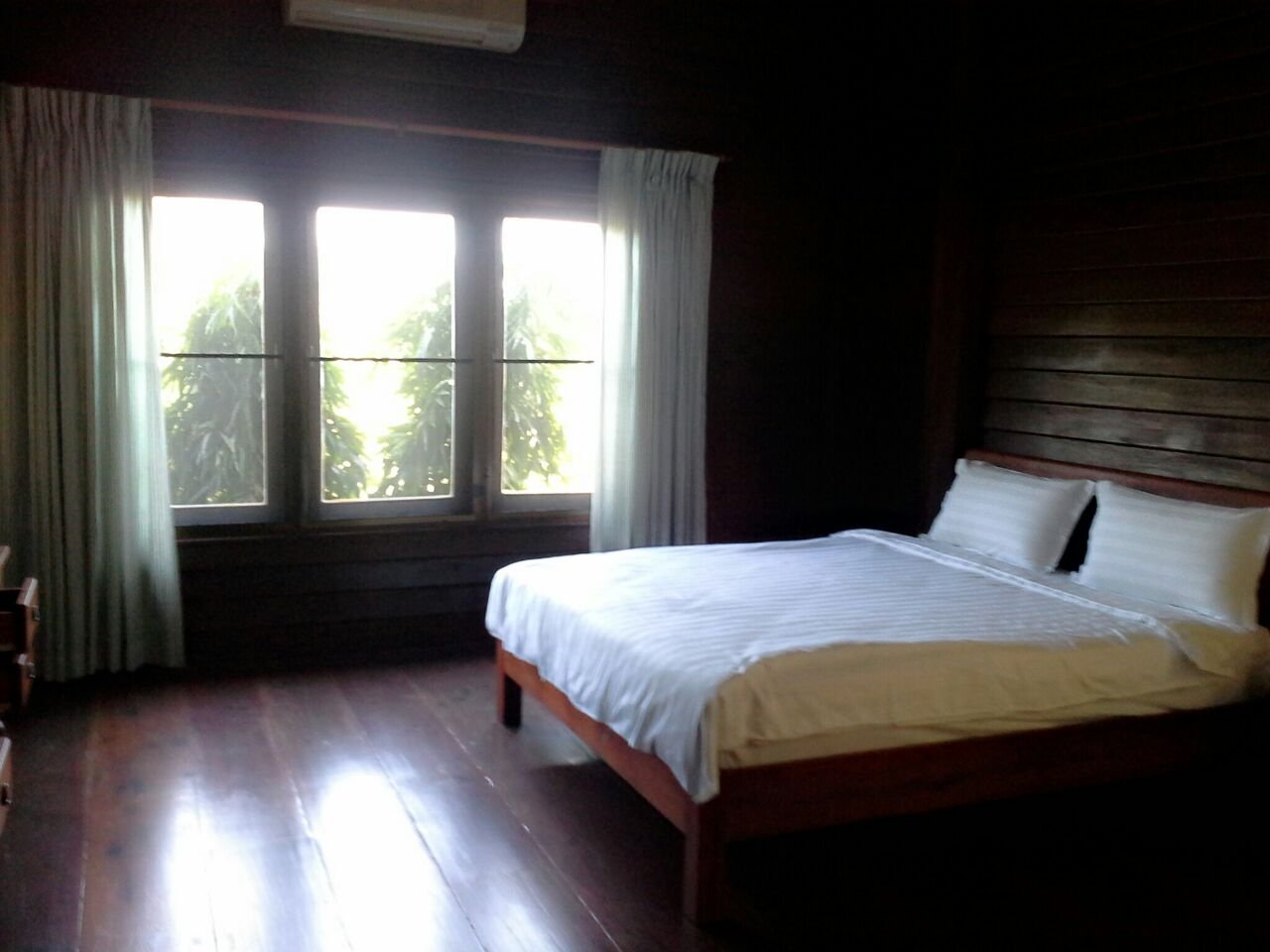 House-for-rent-Sisattanak-Vientiane_04 ID: 707 – Luxury Lao style house with fully furnished for rent by mekong river