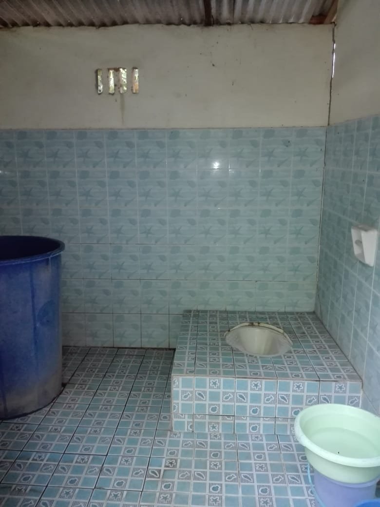 toilet ID: 2519 – The two houses in one price with very large garden near Sivilay Market , near NUOL, for sale
