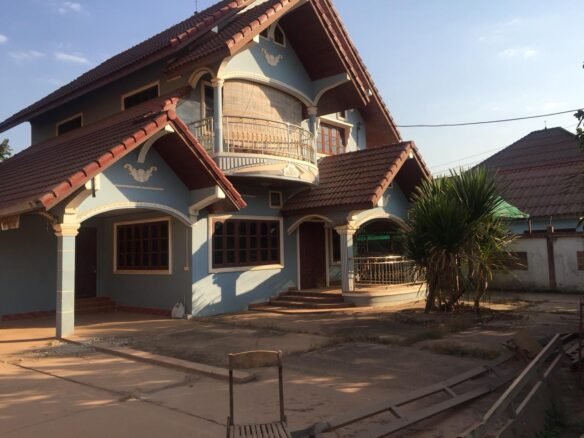 ID: 4272 – The house near Law School with large parking for sale
