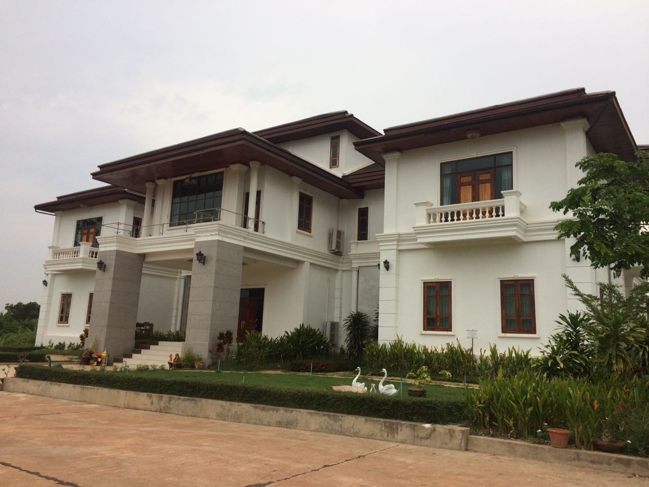 ID: 4029 – Luxury house not far from Local Market with fully furnished for rent & sale