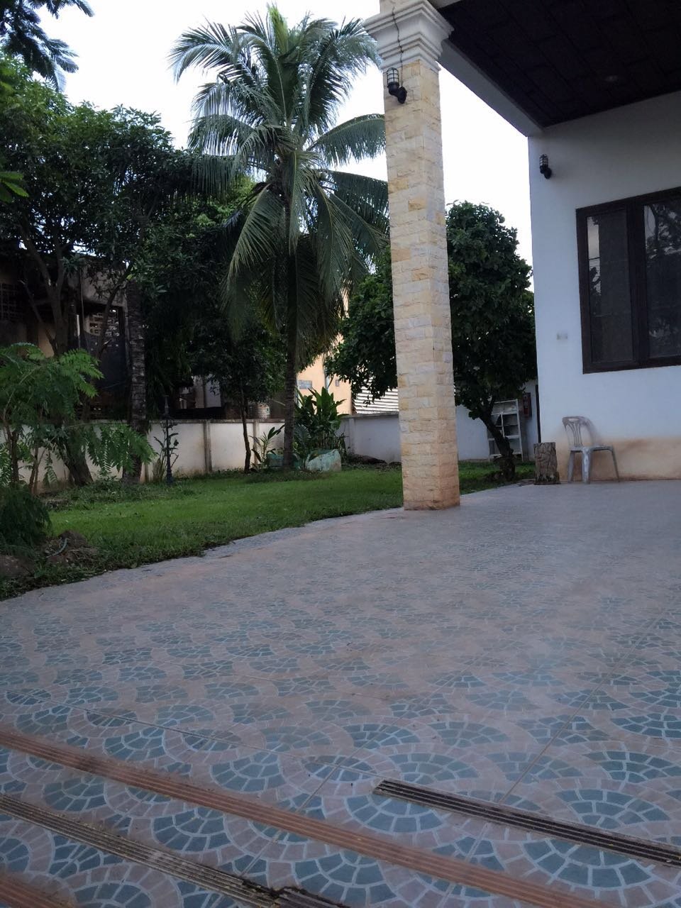 3240 – Lao style house near Mekong River for rent