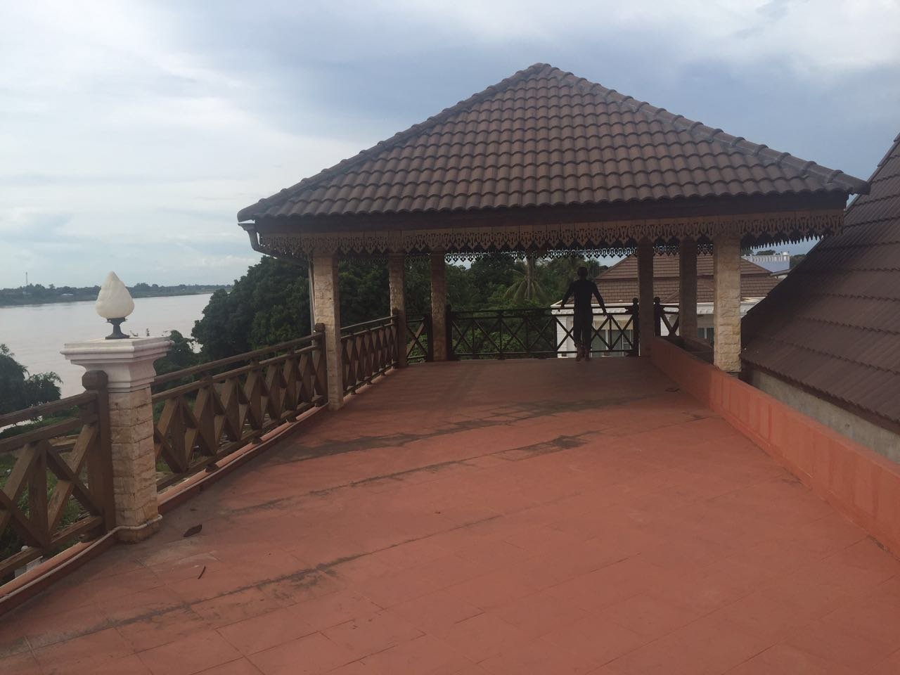 3240 – Lao style house near Mekong River for rent