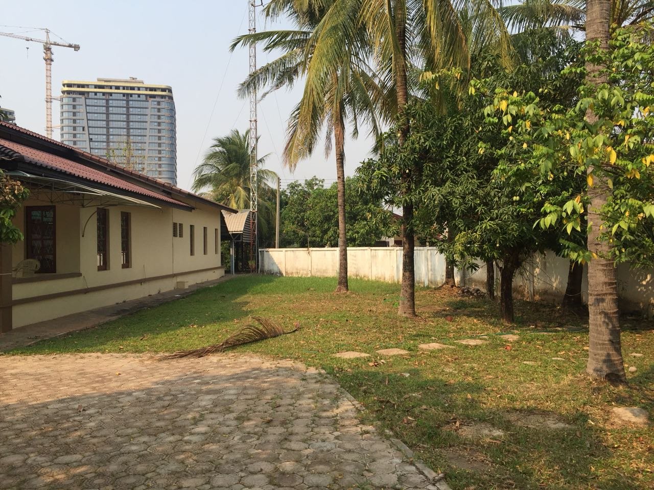 ID: 3983 – Affordable villa near Angkham hotel for rent with fully furnished