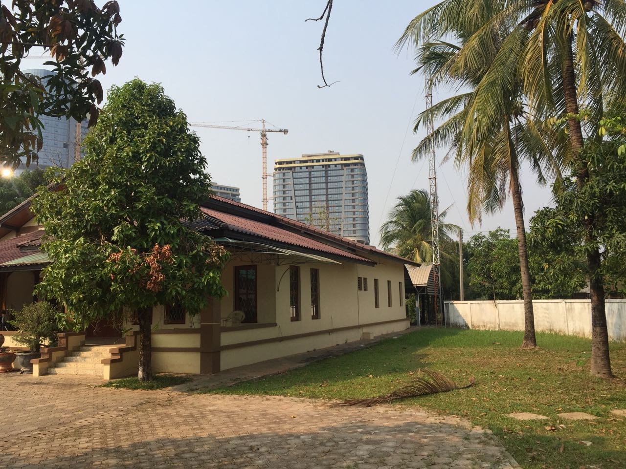ID: 3983 – Affordable villa near Angkham hotel for rent with fully furnished
