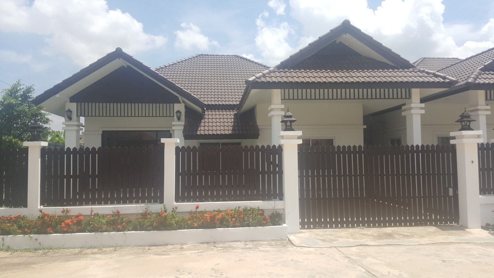 House-for-rent-Sikhottabong-Vientiane_Lao 1 4032-Affordable villa for rent with fully furnished near Wattay International Airport