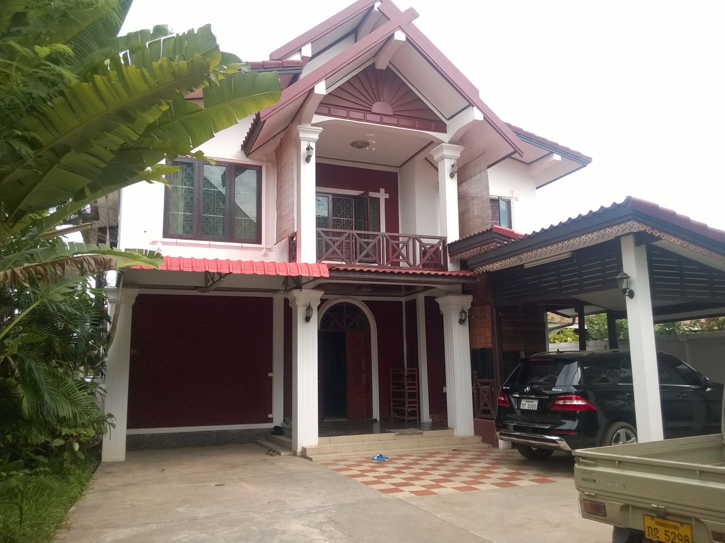 ID: 1400 – Newly renovated house close to fitness center
