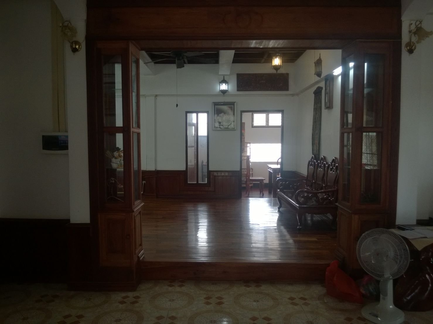 ID: 1400 – Newly renovated house close to fitness center