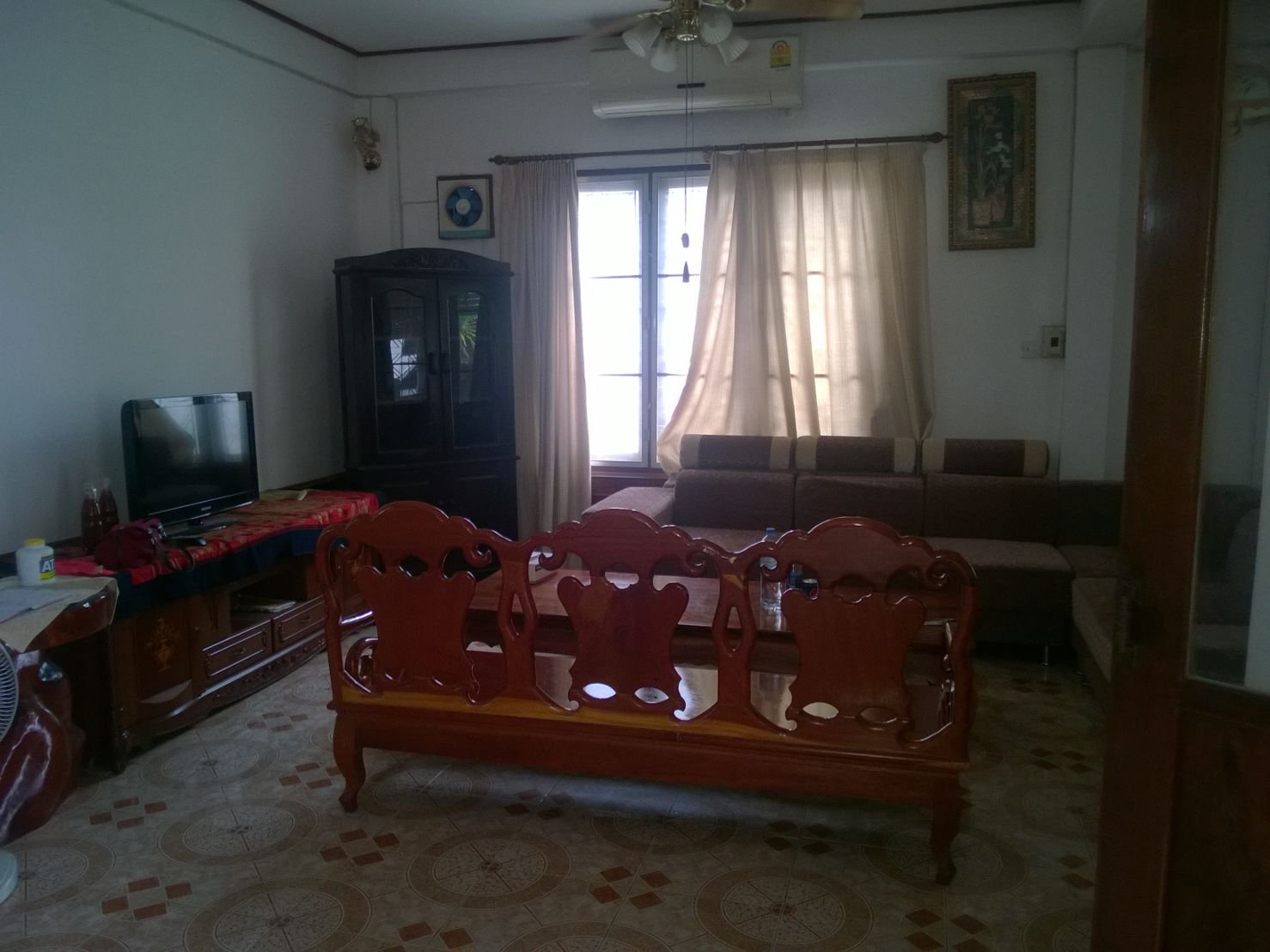 ID: 1400 – Newly renovated house close to fitness center