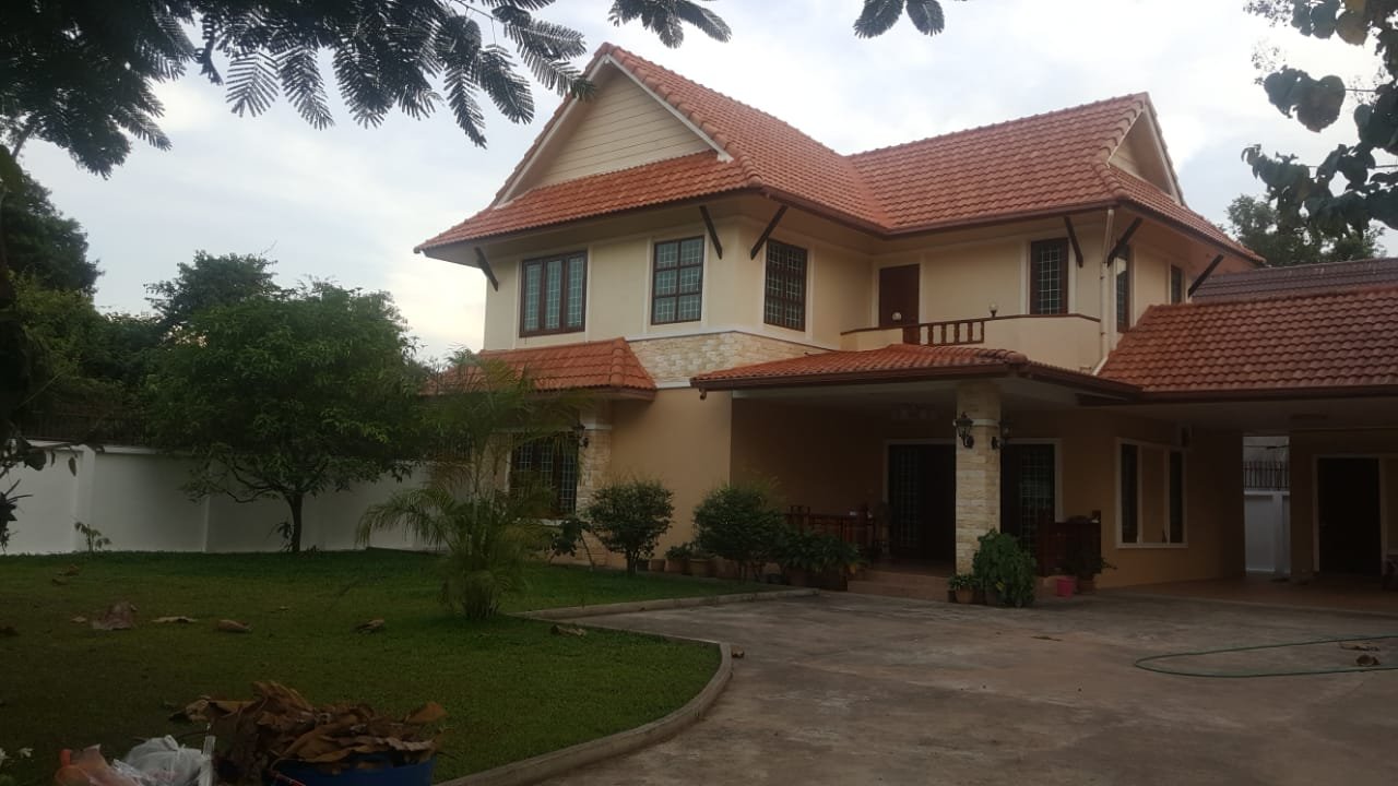 ID: 4227 – New modern house with large yard for rent in peaceful and secure Zone of Dongsavat where
