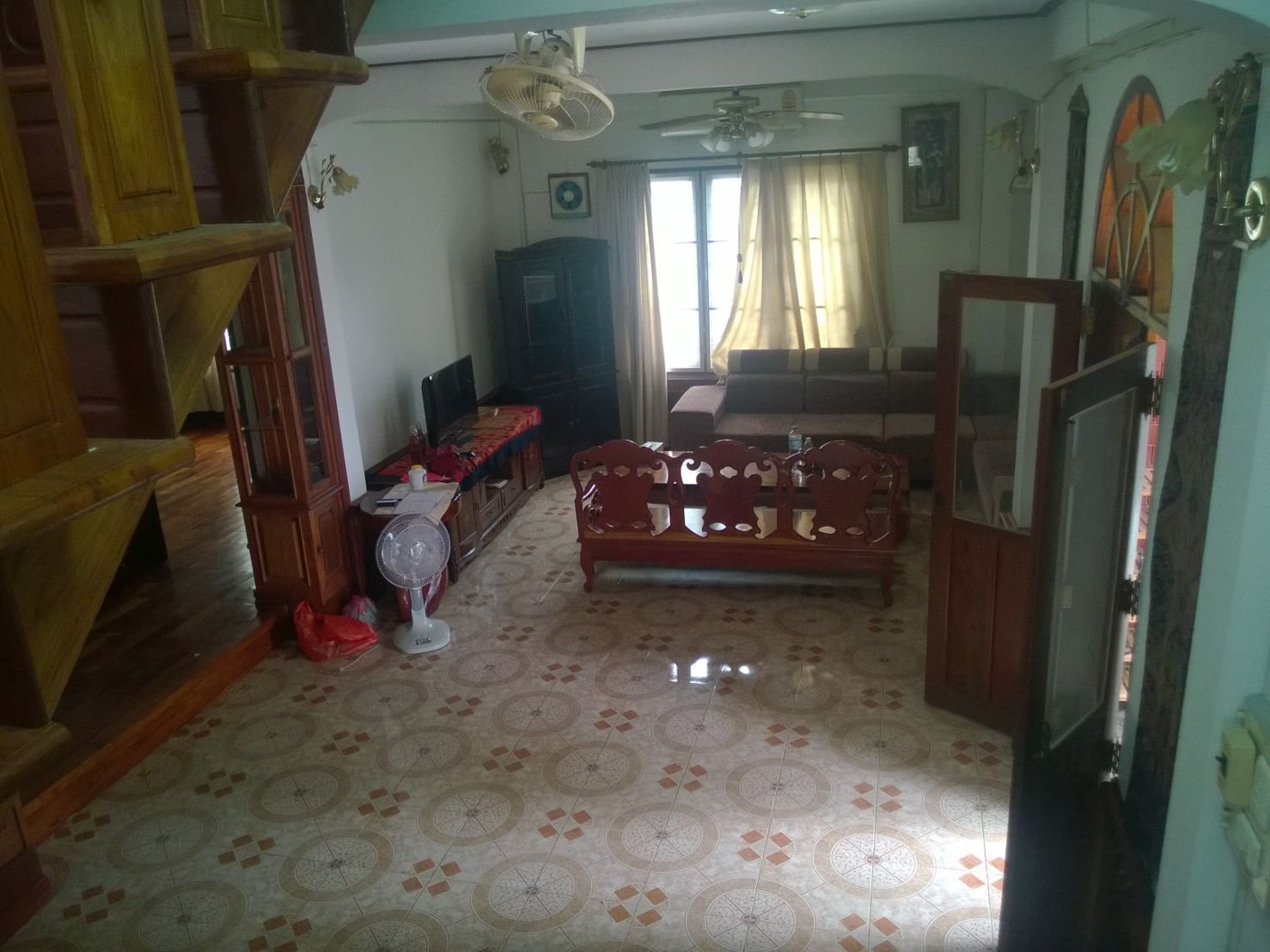 ID: 1400 – Newly renovated house close to fitness center