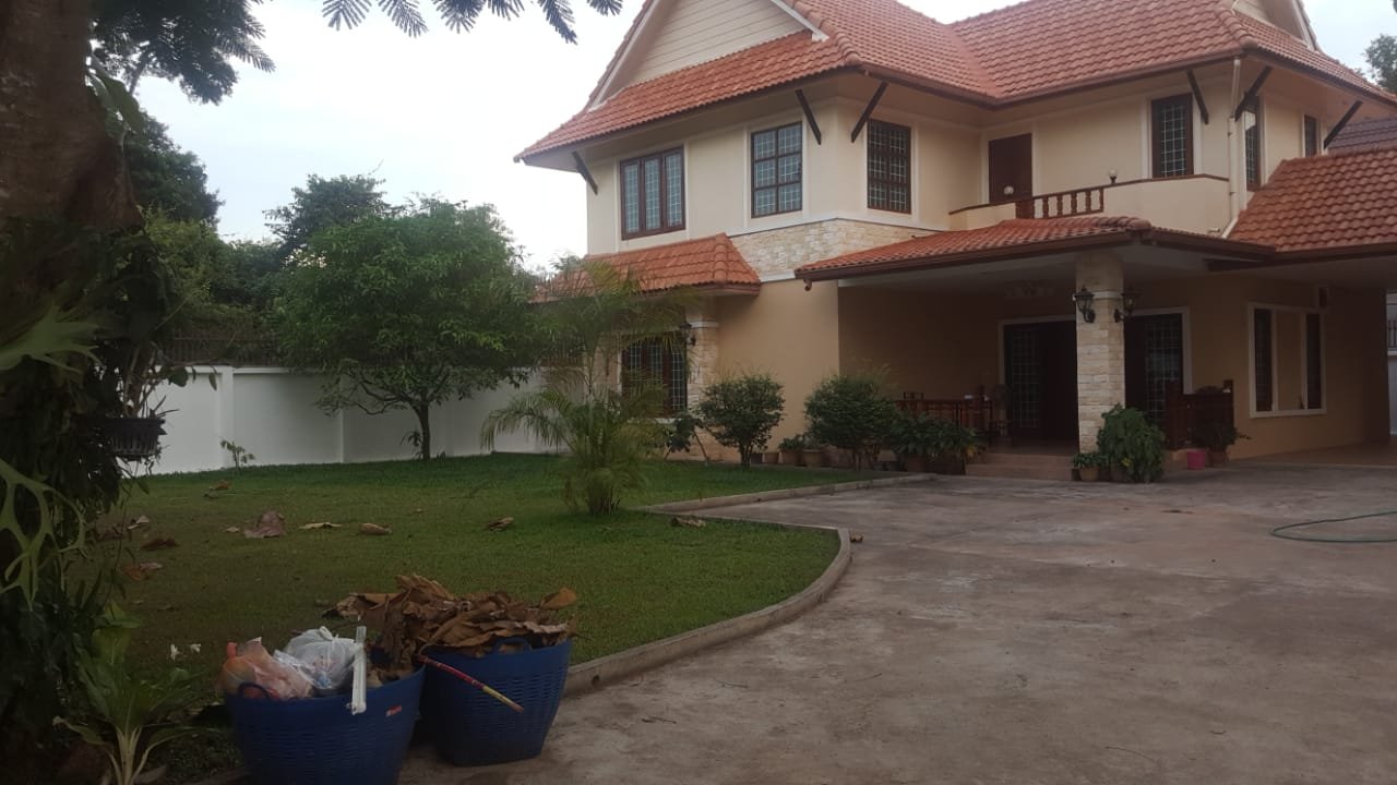 ID: 4227 – New modern house with large yard for rent in peaceful and secure Zone of Dongsavat where