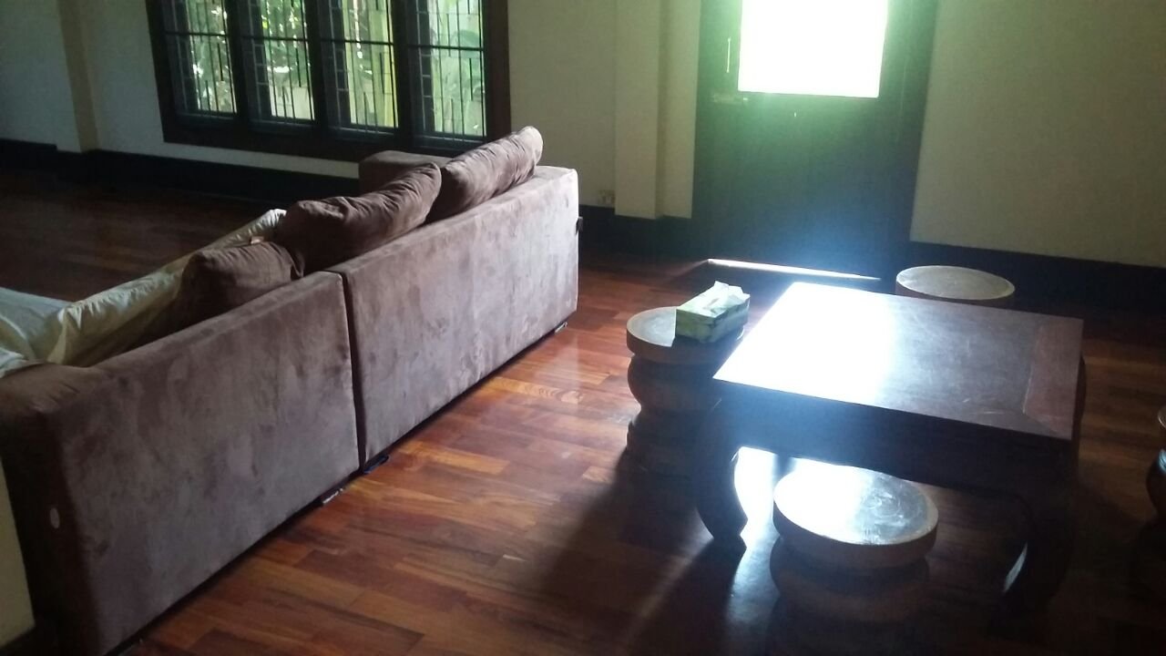 ID: 1586 – Brand new Lao style house in quiet area