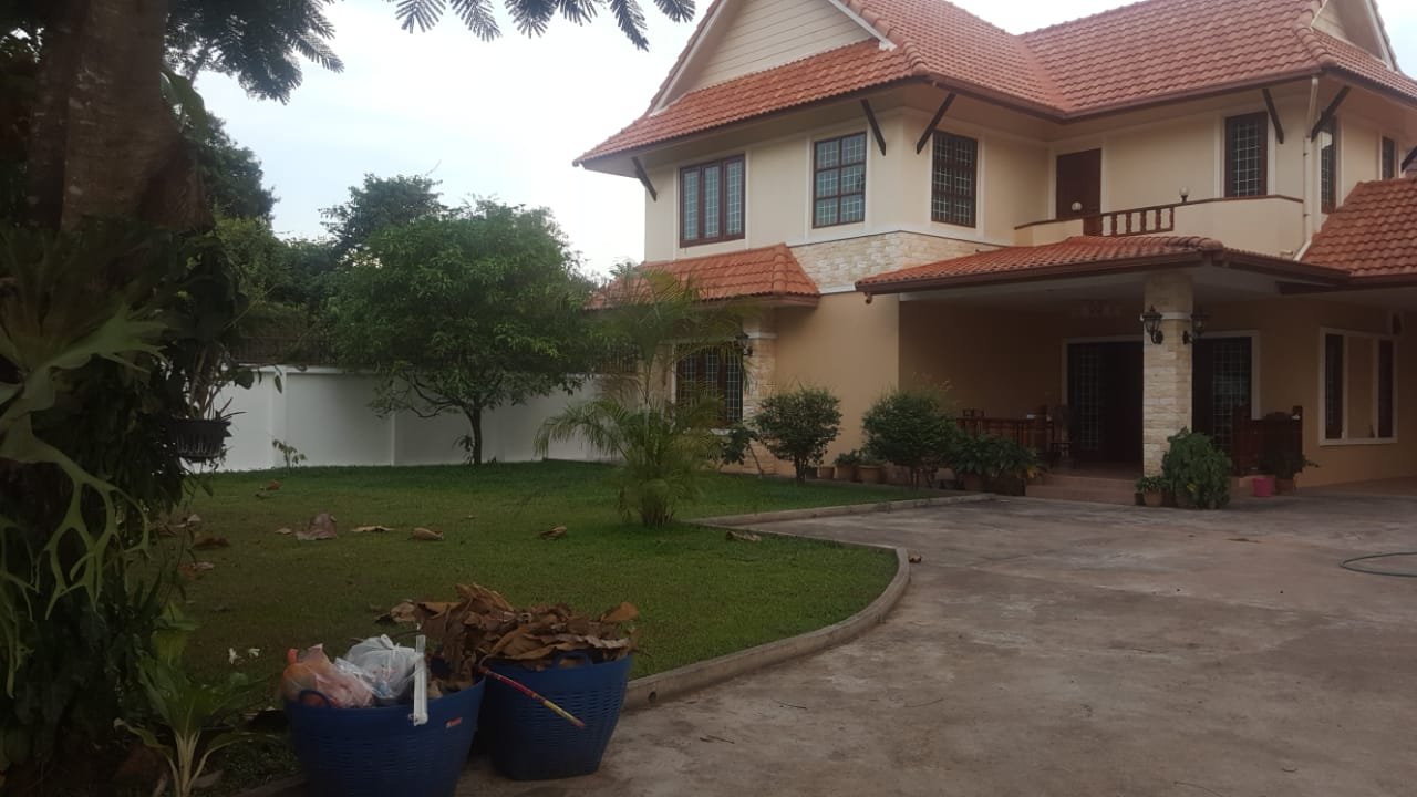 ID: 4227 – New modern house with large yard for rent in peaceful and secure Zone of Dongsavat where