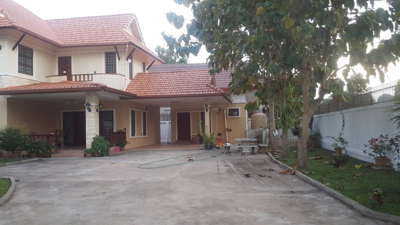 ID: 4227 – New modern house with large yard for rent in peaceful and secure Zone of Dongsavat where