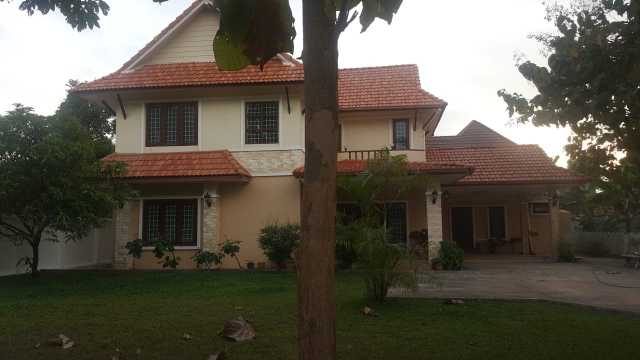 ID: 4227 – New modern house with large yard for rent in peaceful and secure Zone of Dongsavat where