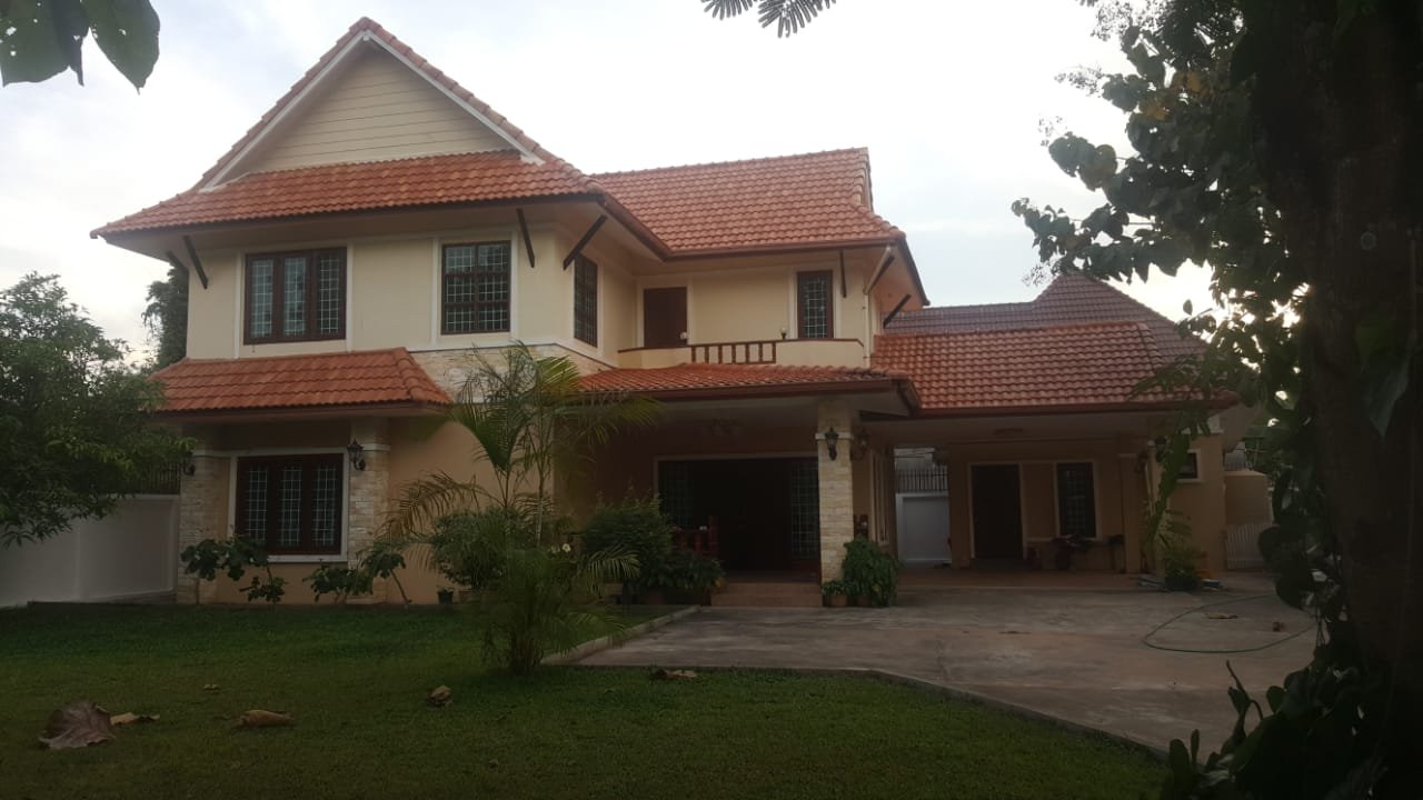 ID: 4227 – New modern house with large yard for rent in peaceful and secure Zone of Dongsavat where