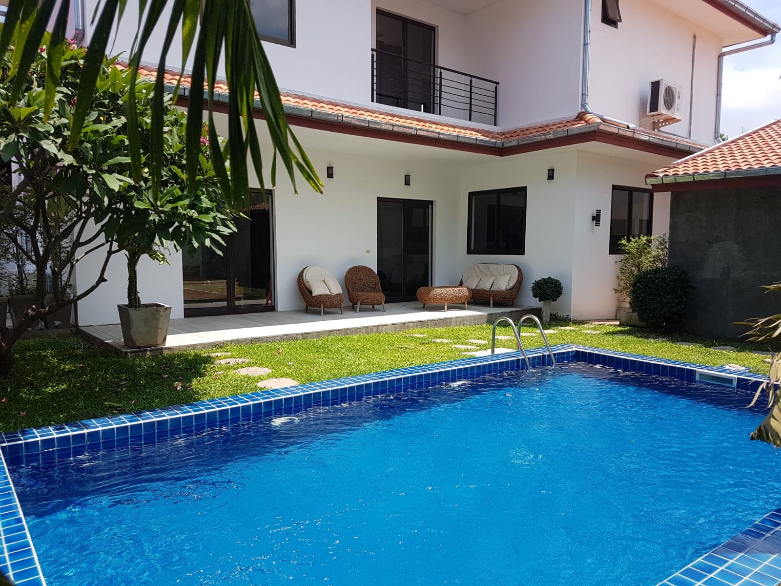 ID: 4063 – The big house with swimming pool and fully furnished for sale