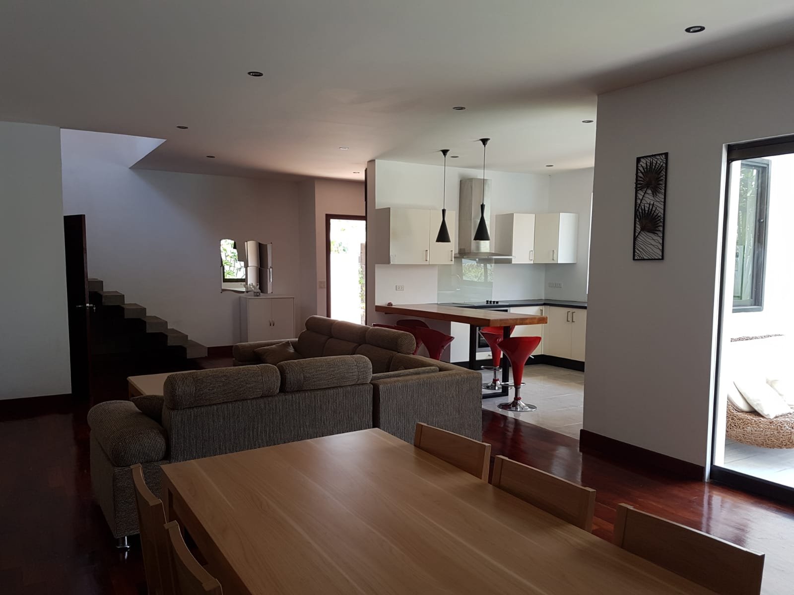 ID: 4063 – The big house with swimming pool and fully furnished for sale