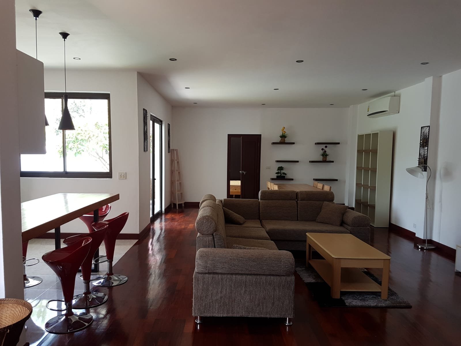 ID: 4063 – The big house with swimming pool and fully furnished for sale