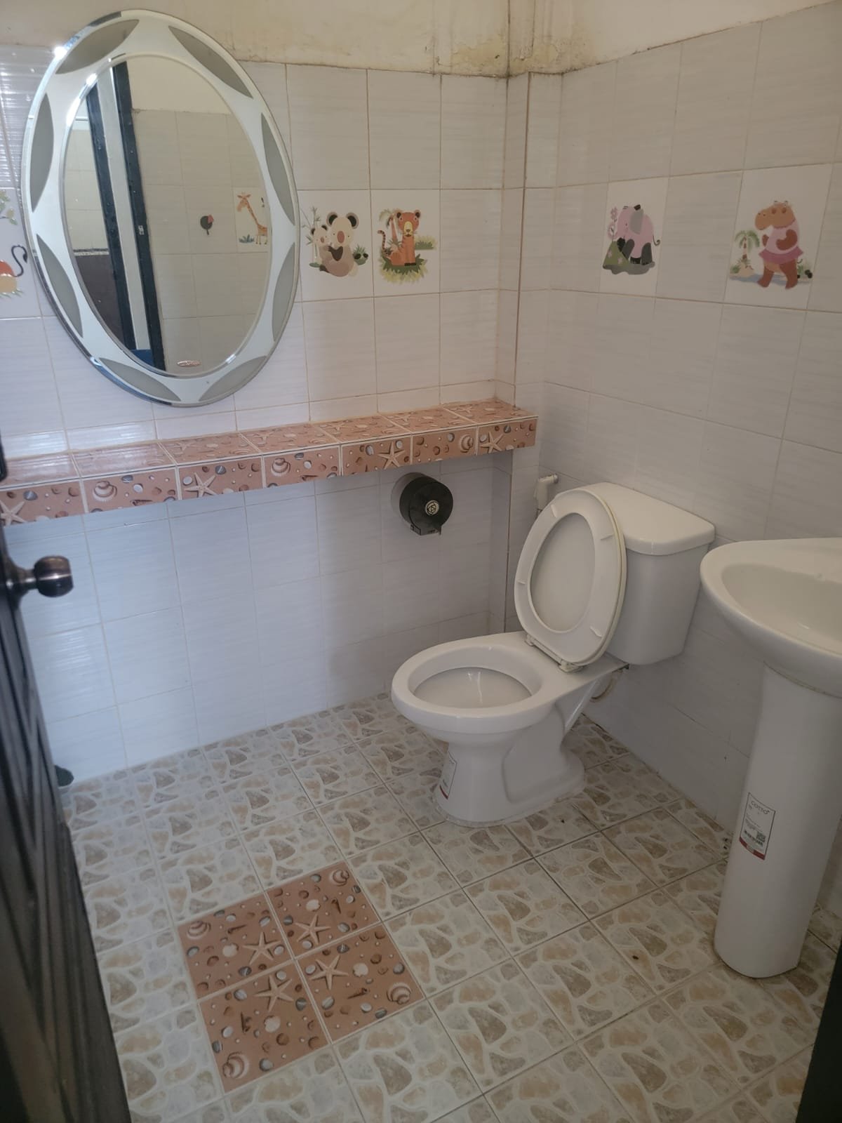 ID: 3317 – Beautifull house near local fresh market for rent in Sikhottabong district.