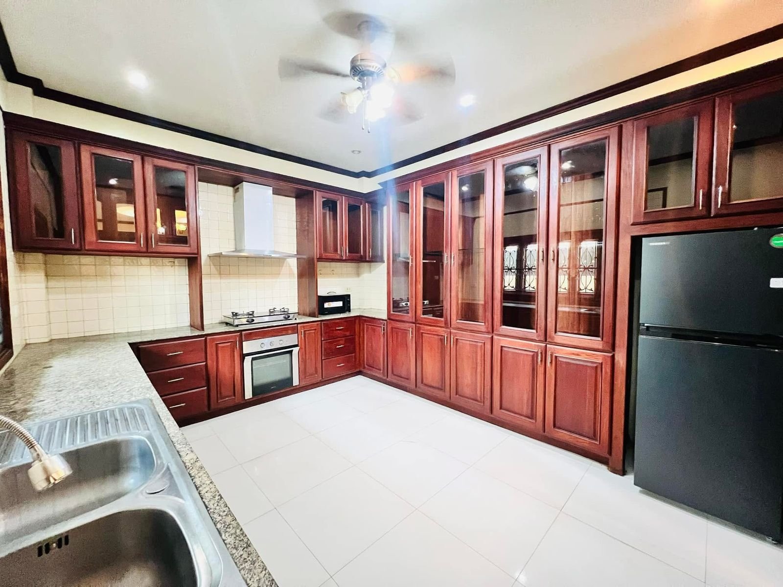 WhatsApp Image 2025-02-24 at 10.15.15_247871a8 ID: 1994 – New modern house in business area