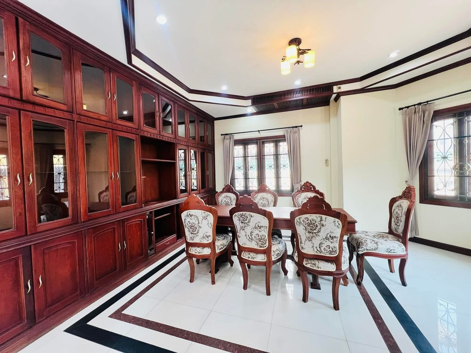 WhatsApp Image 2025-02-24 at 10.15.15_9d968d6d ID: 1994 – New modern house in business area