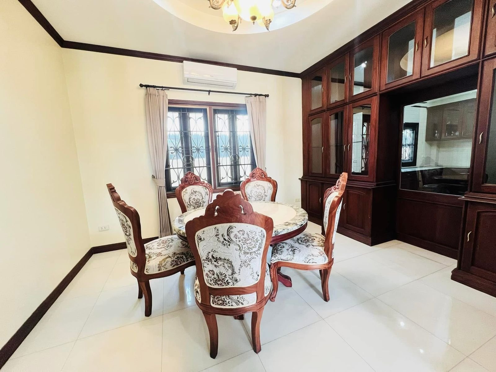 WhatsApp Image 2025-02-24 at 10.15.17_199f7e66 ID: 1994 – New modern house in business area
