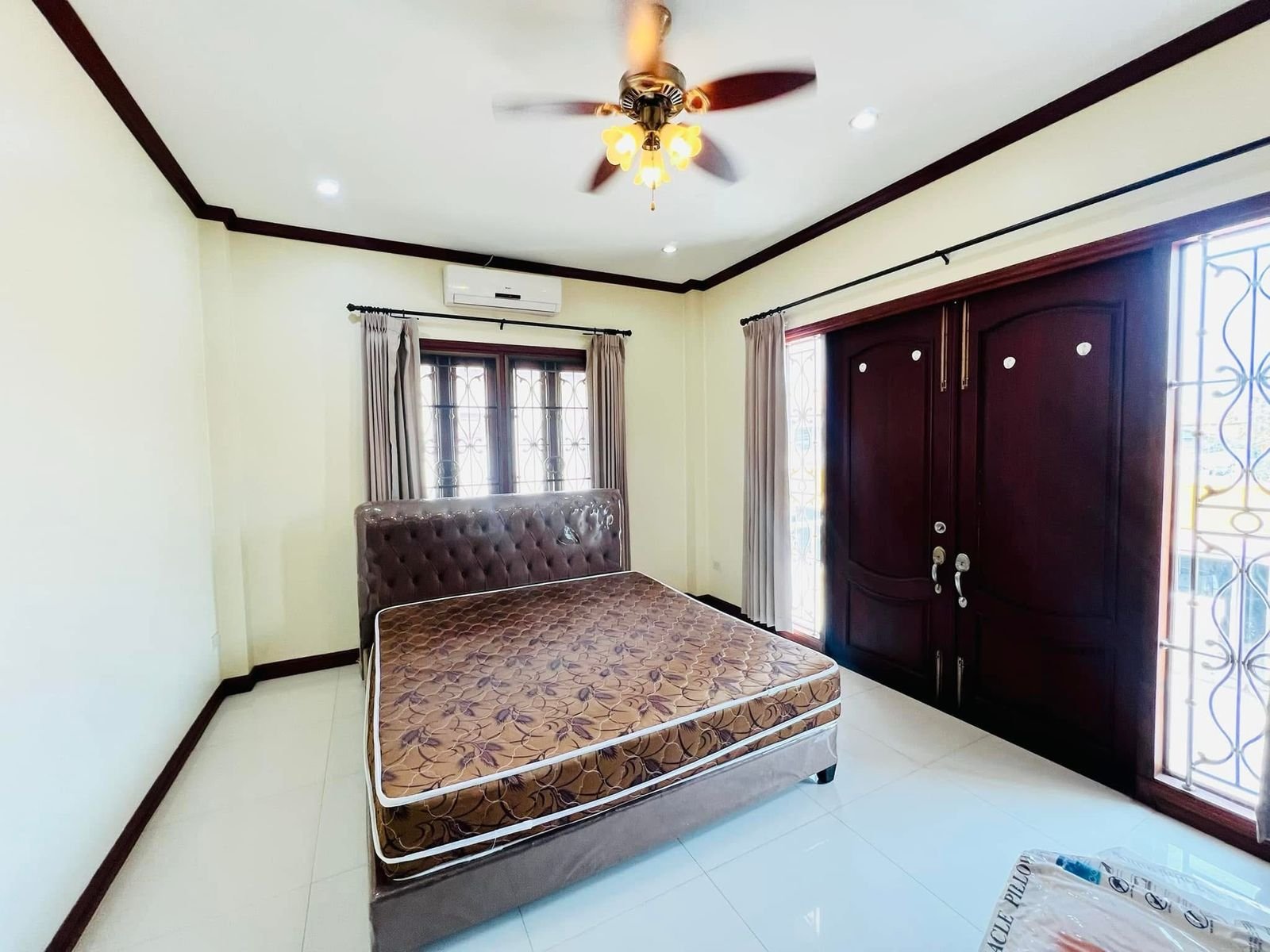 WhatsApp Image 2025-02-24 at 10.15.18_d15ba2a4 ID: 1994 – New modern house in business area