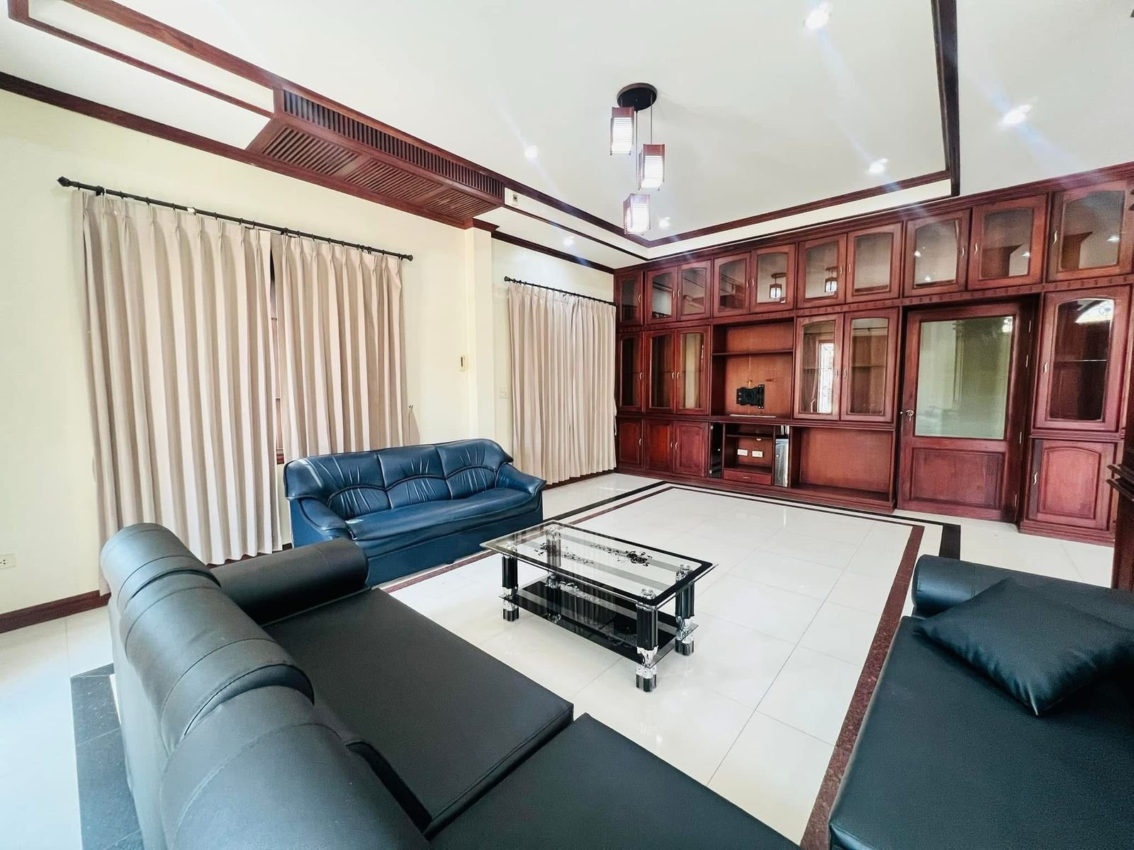 WhatsApp Image 2025-02-24 at 10.15.18_eb0e408f ID: 1994 – New modern house in business area