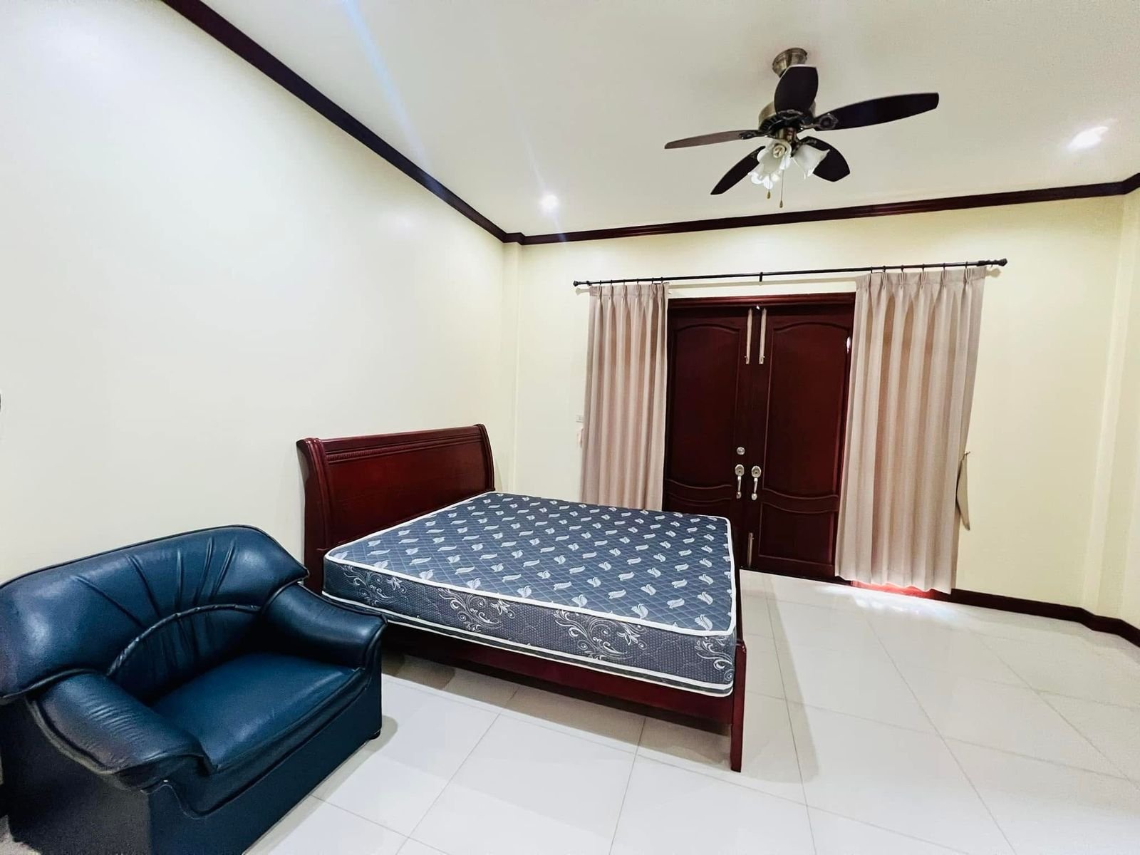 WhatsApp Image 2025-02-24 at 10.15.18_f3354dac ID: 1994 – New modern house in business area