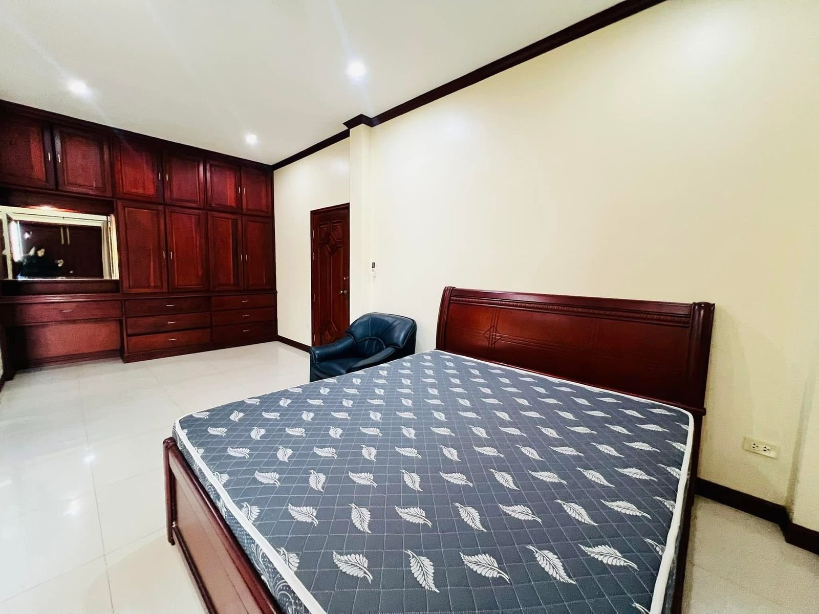 WhatsApp Image 2025-02-24 at 10.15.19_3c68eef6 ID: 1994 – New modern house in business area