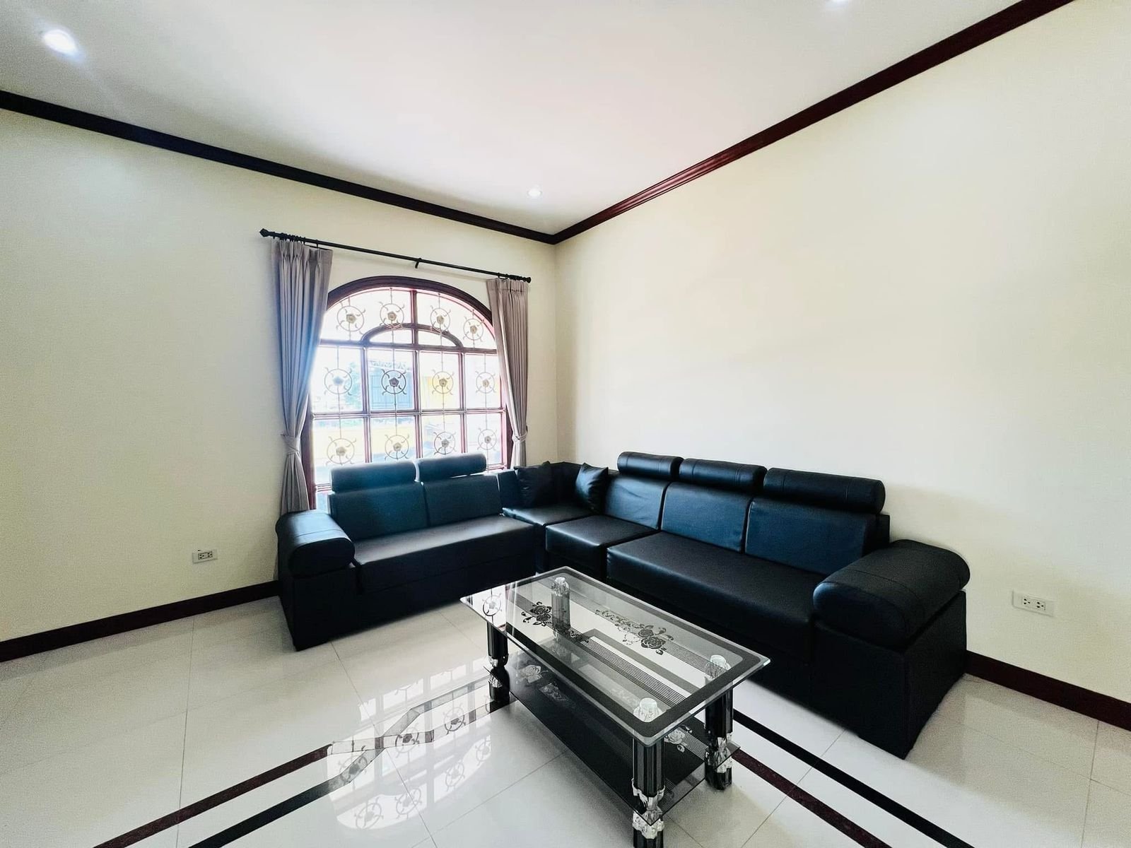 WhatsApp Image 2025-02-24 at 10.15.19_bc845663 ID: 1994 – New modern house in business area